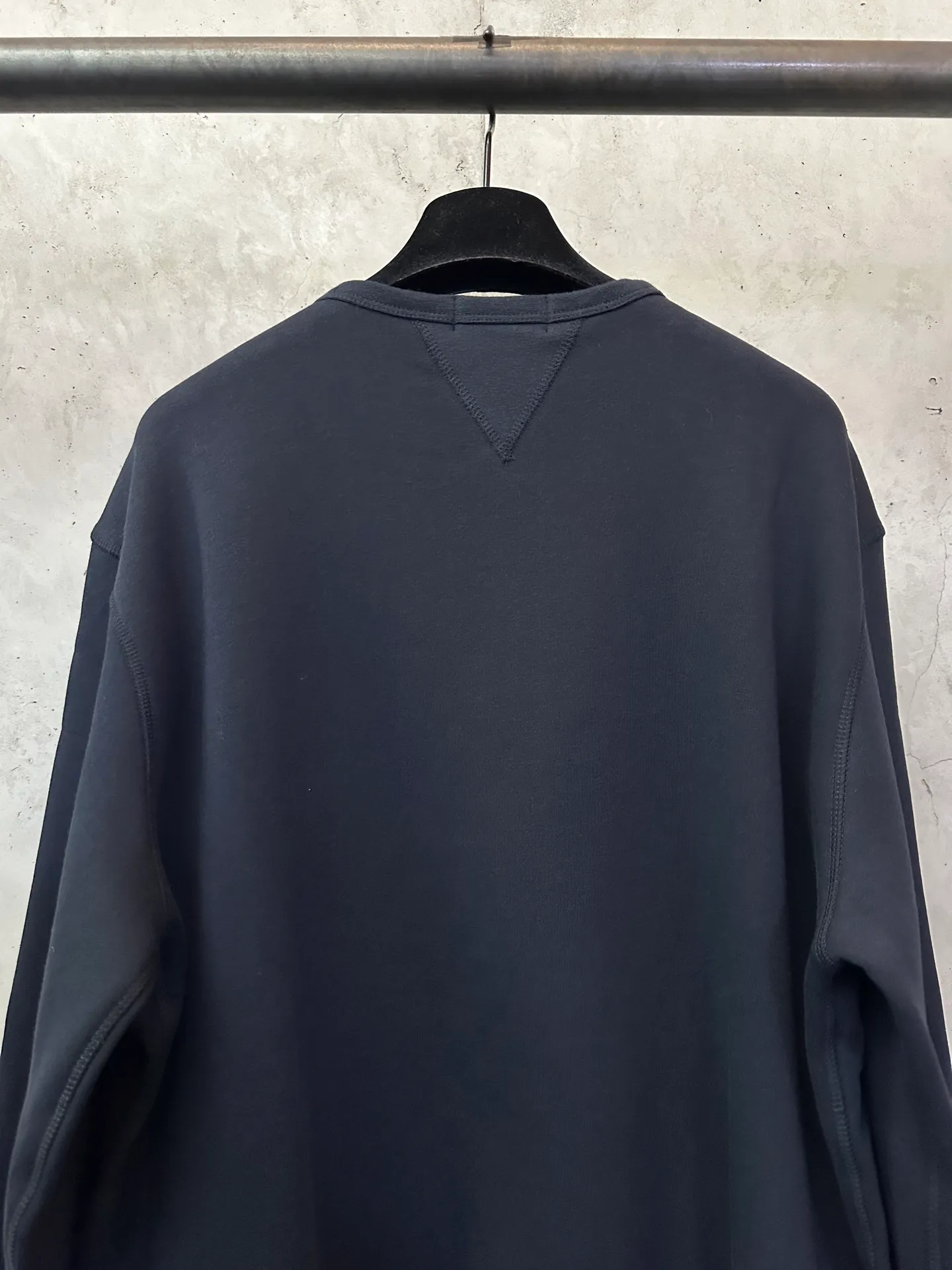 P330 Ralph Lauren logo embroidered sweatshirt. Customized cloud-like honey cotton fleece sweatshirt material. It feels delicate and comfortable against the skin. It is mainly made of deep black and is decorated with exquisite white pony logo. It is highly recognizable. Customized hardware. Thread. Accessories. Matching. Same style for men and women. -Color: Black White Blue Gray -Size: S M L XL